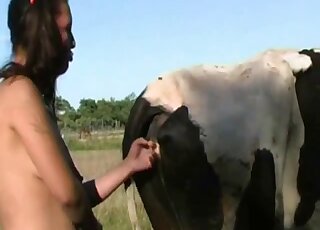 Mutt fuck including a snazzy babe and her cow